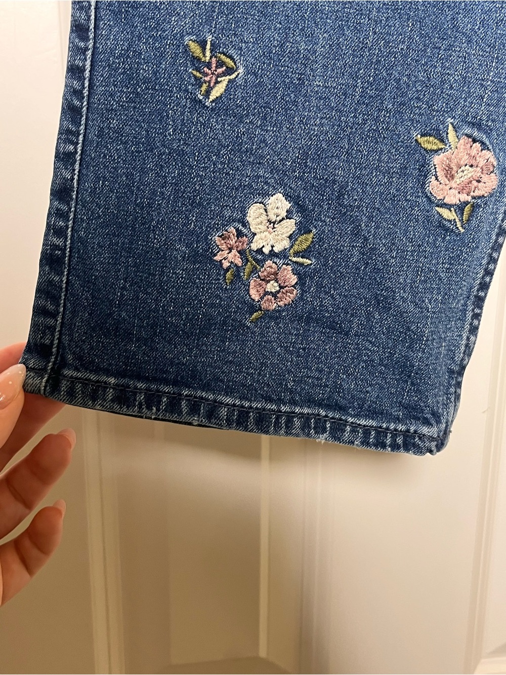 Abercrombie Kids Floral Embroidered Wide-Leg Jeans Girls 5/6 - Picture 3 of 6